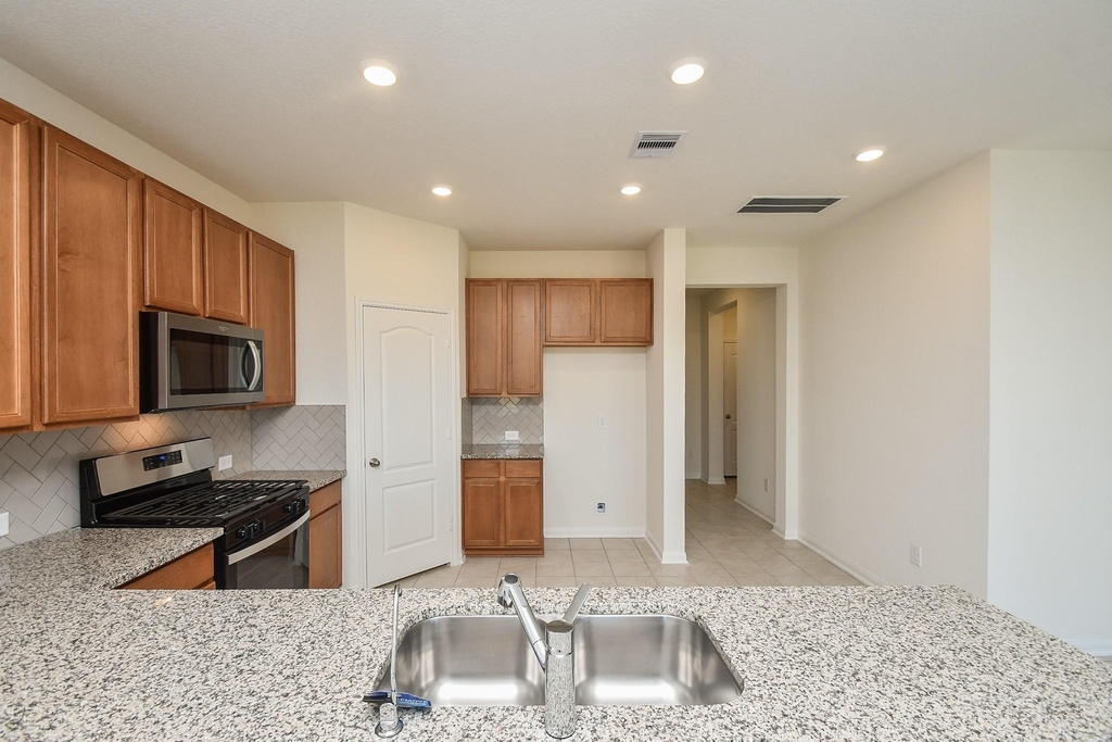 8138 Leisure Point Drive - Photo 12