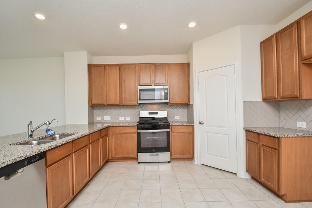 8138 Leisure Point Drive - Photo 10