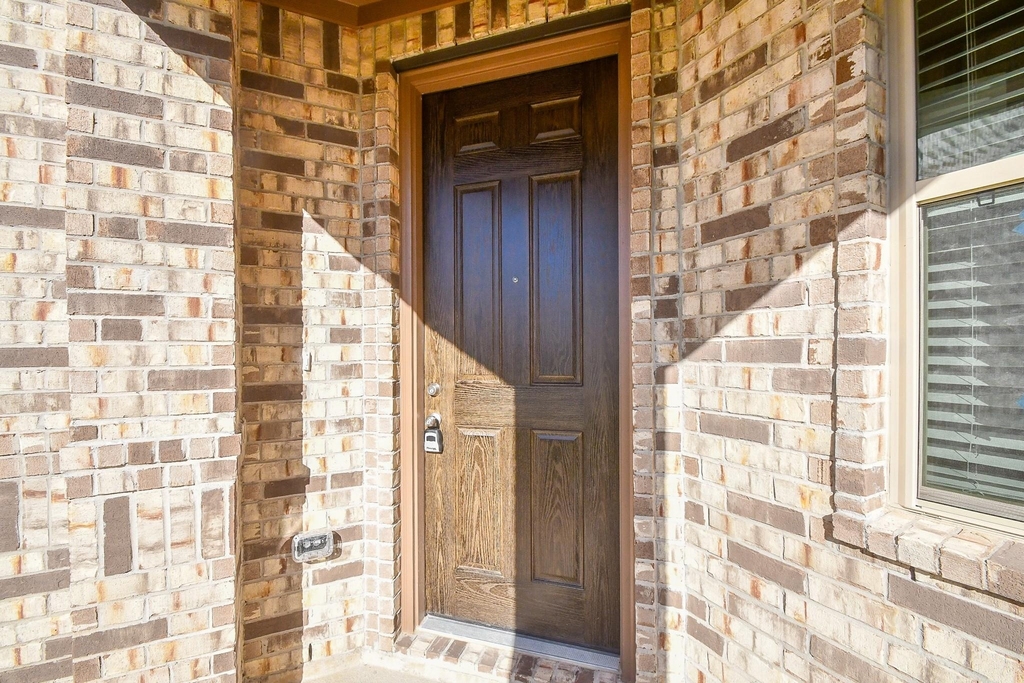 8138 Leisure Point Drive - Photo 3