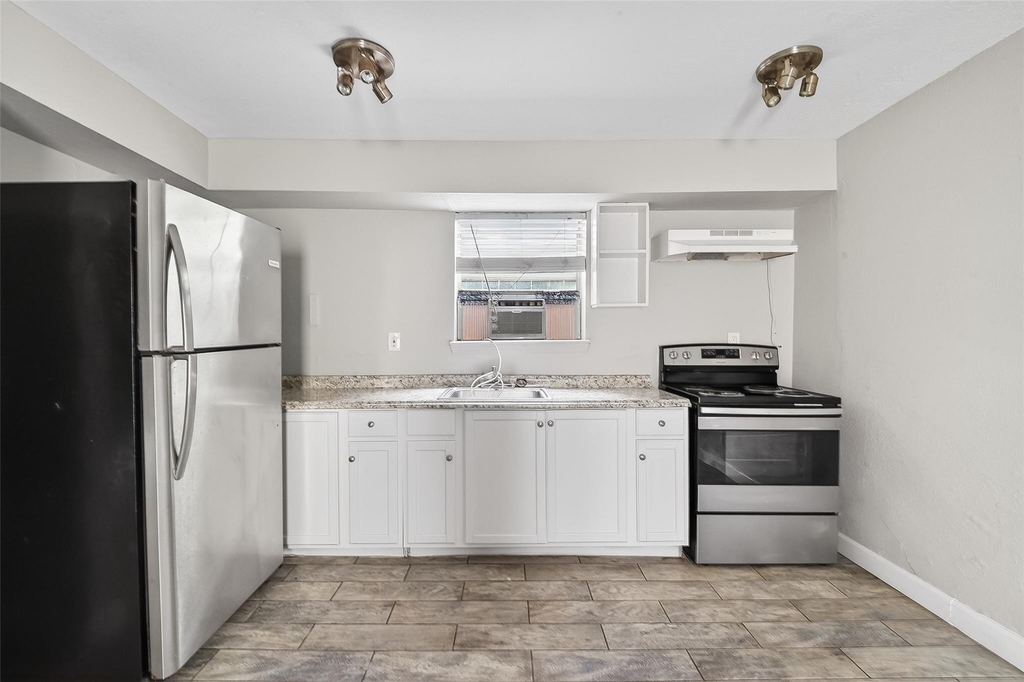 6832 Ave I - Photo 2
