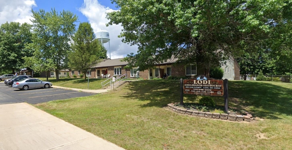 669 Oak Court Drive - Photo 2