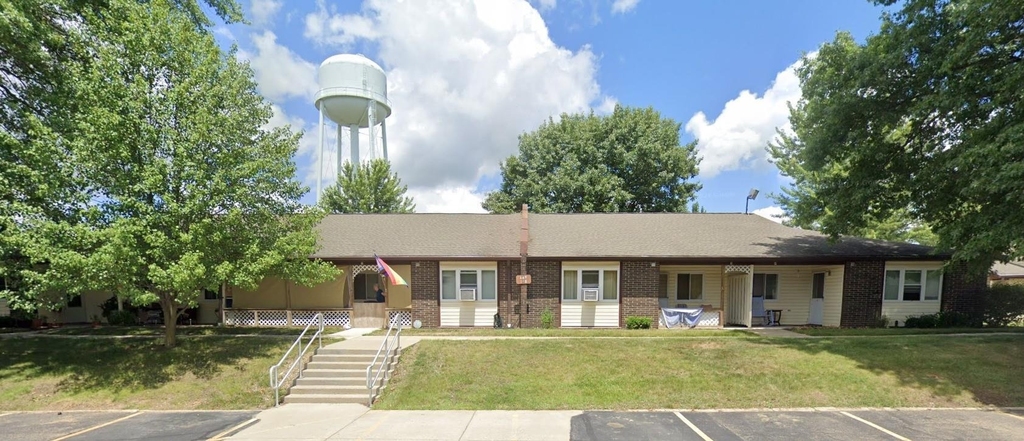 669 Oak Court Drive - Photo 0