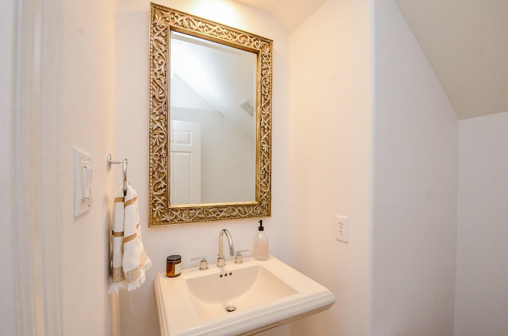 2826 Tudor Manor - Photo 40
