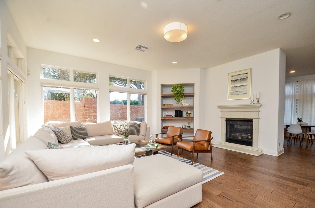 2826 Tudor Manor - Photo 3