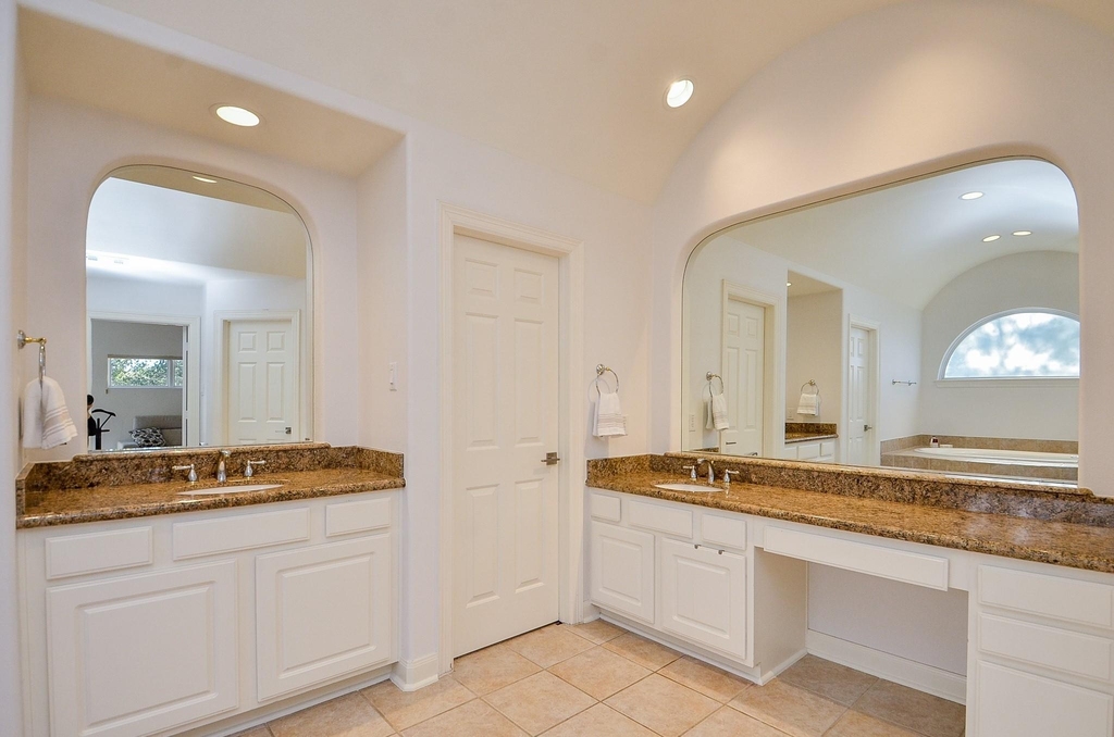 2826 Tudor Manor - Photo 30