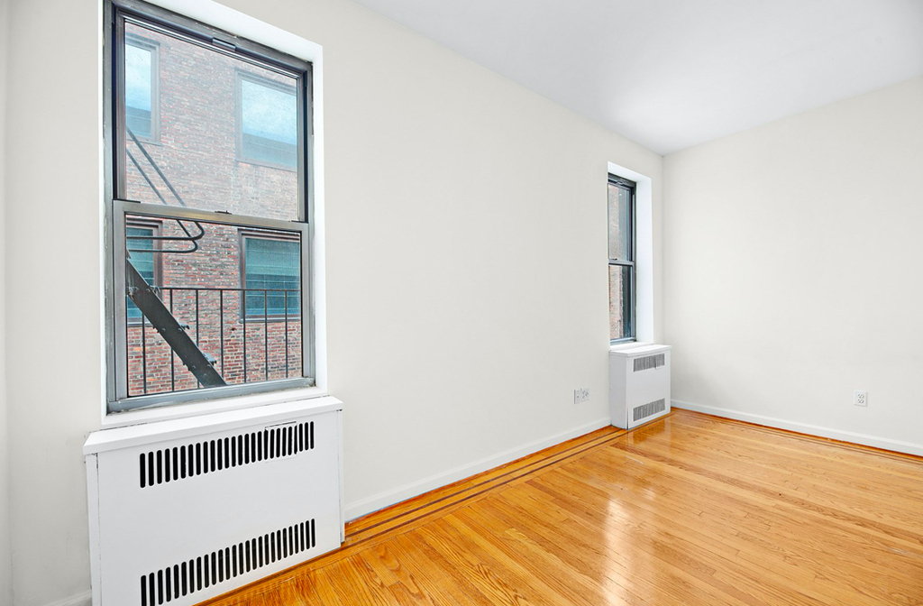 East 31st Street - Photo 3