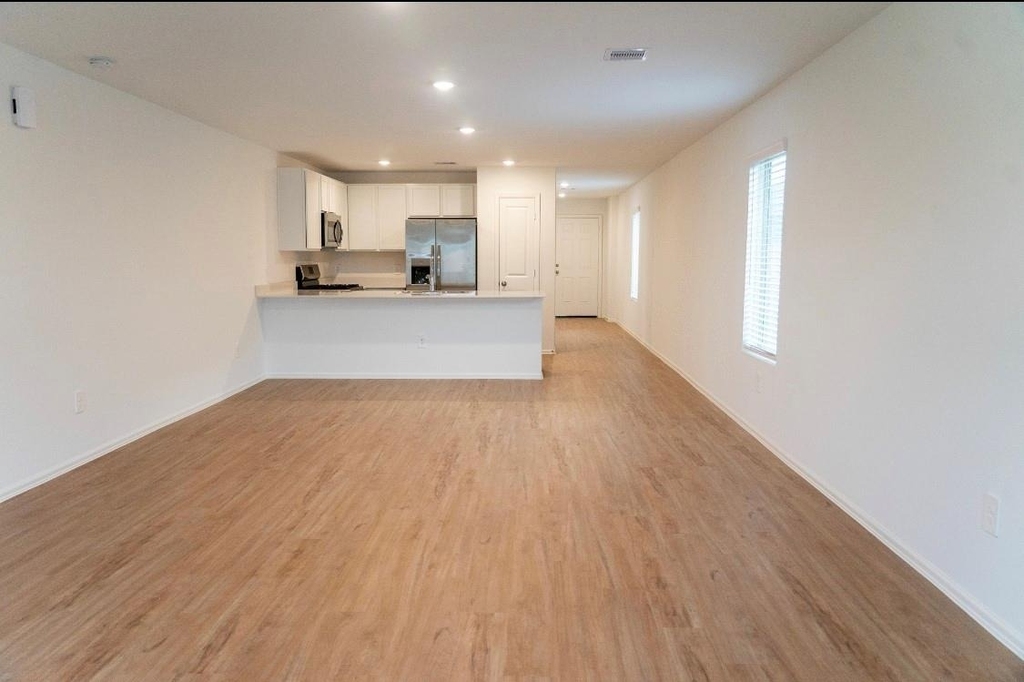 2802 Via Augusta Drive - Photo 2