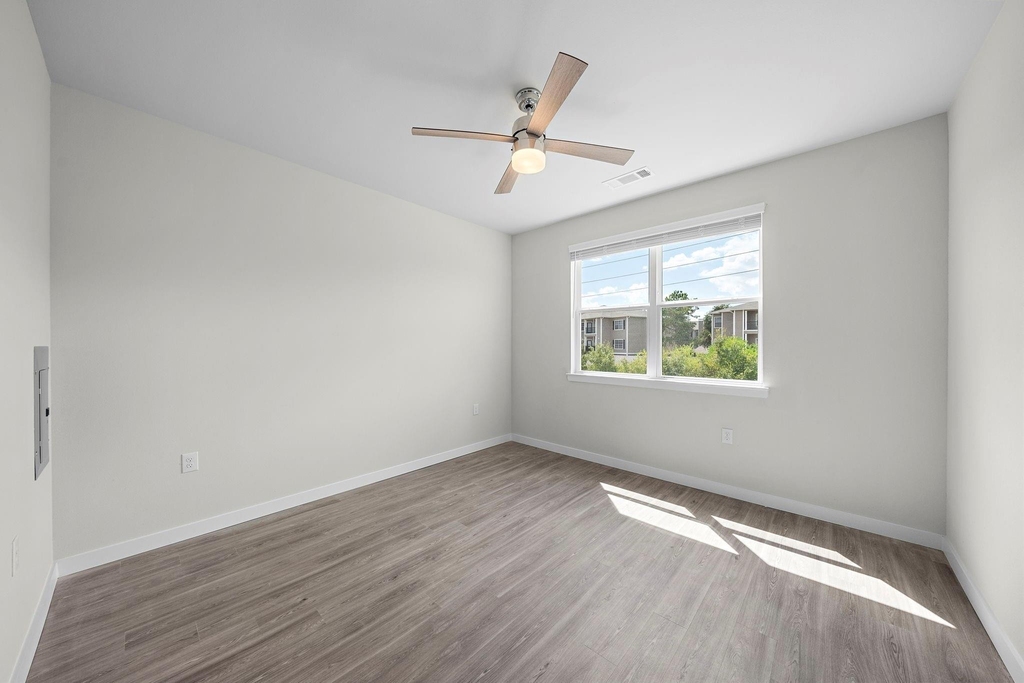 19815 Kenswick Drive - Photo 4