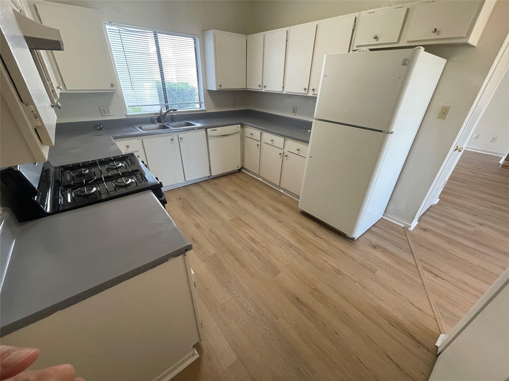 11041 Albury Drive - Photo 2