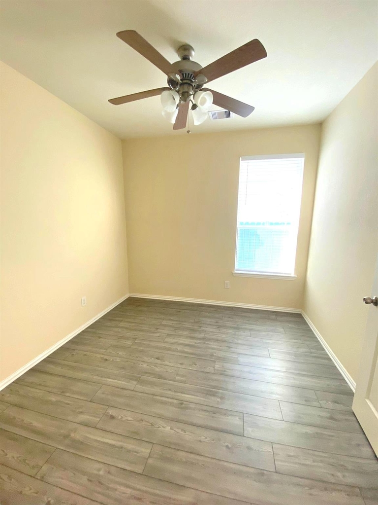 29880 Dovetail Bluff Lane - Photo 2