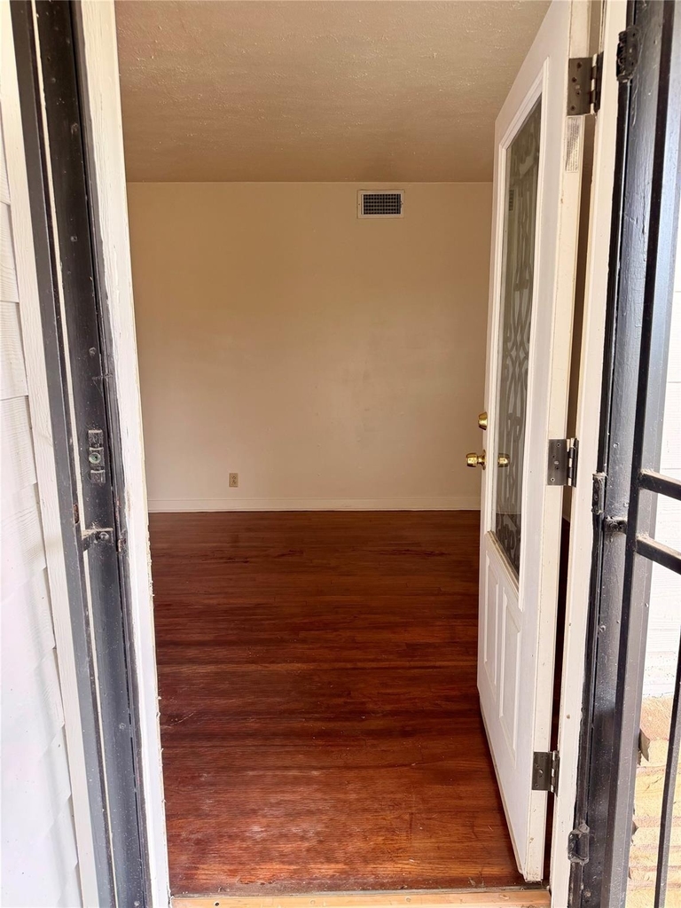 6211 Schevers Street - Photo 3