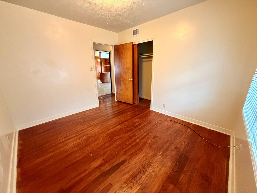 6211 Schevers Street - Photo 10