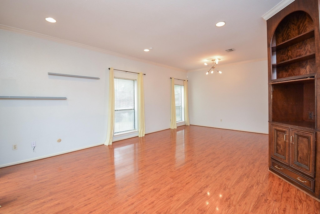 7447 Cambridge Street - Photo 6