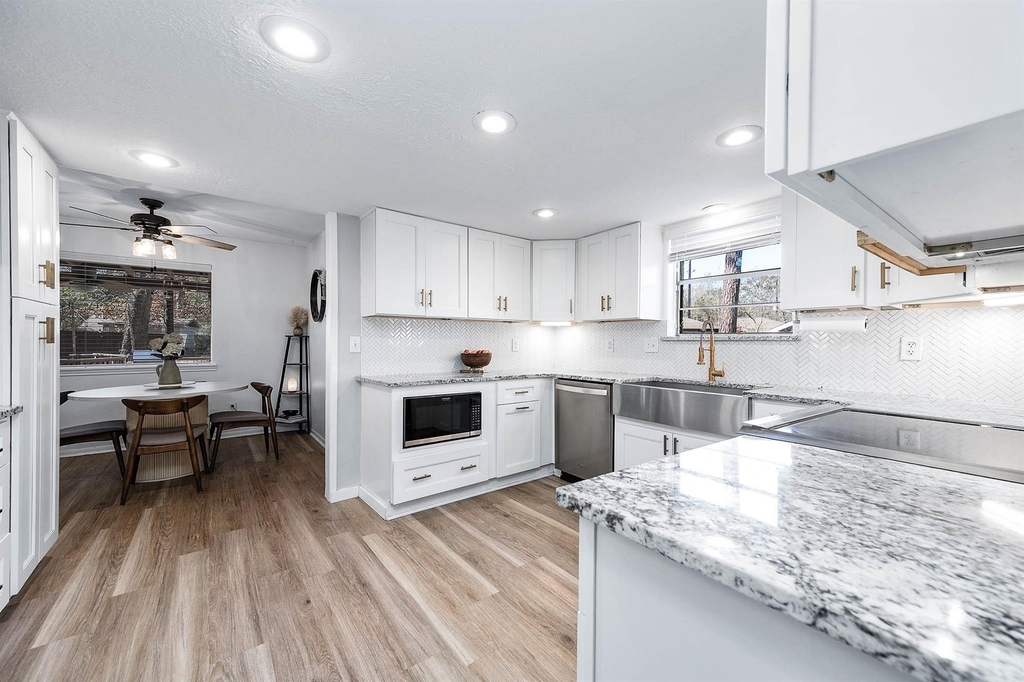 26715 Maplewood Drive - Photo 7