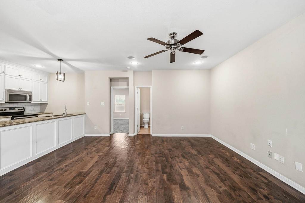 5303 Avenue J - Photo 4