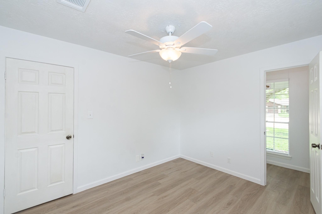 5704 Leggett Lane - Photo 17