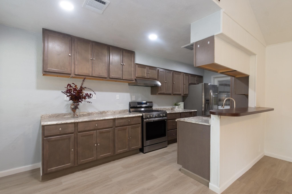 5704 Leggett Lane - Photo 7