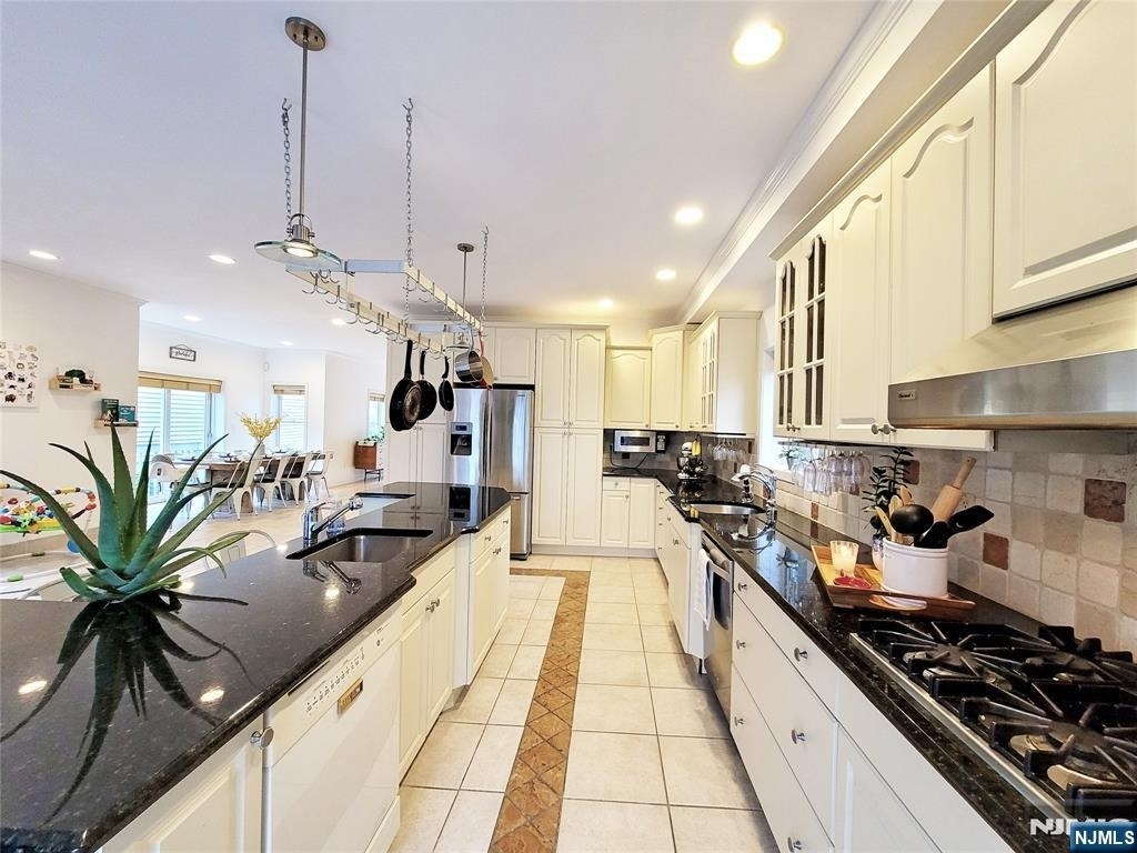 441 Piermont - Photo 9