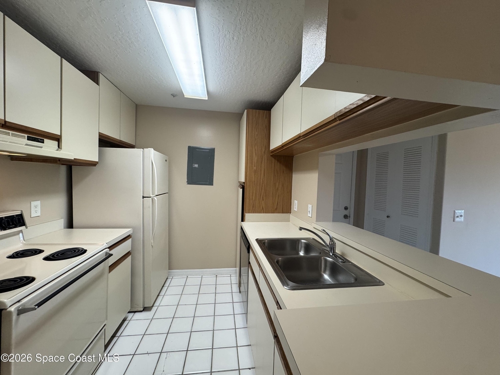 7667 N Wickham Road - Photo 6