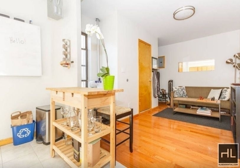 East 14 Street - Photo 3