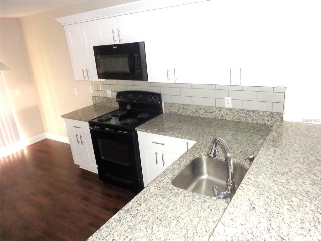 7910 Hardwick Drive - Photo 11