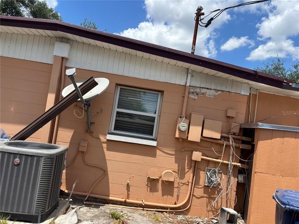 1320 Larsen Ln - Photo 4