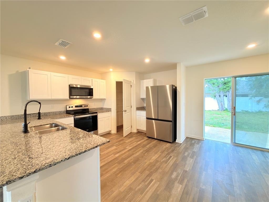 733 James Court - Photo 6