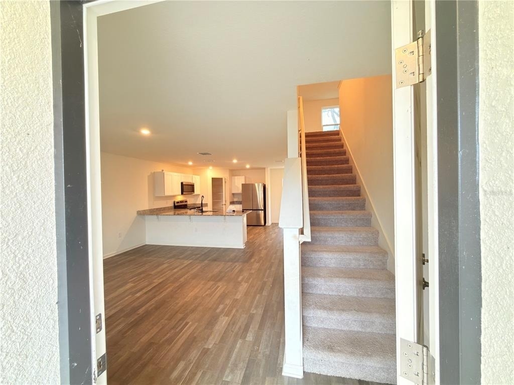 733 James Court - Photo 3