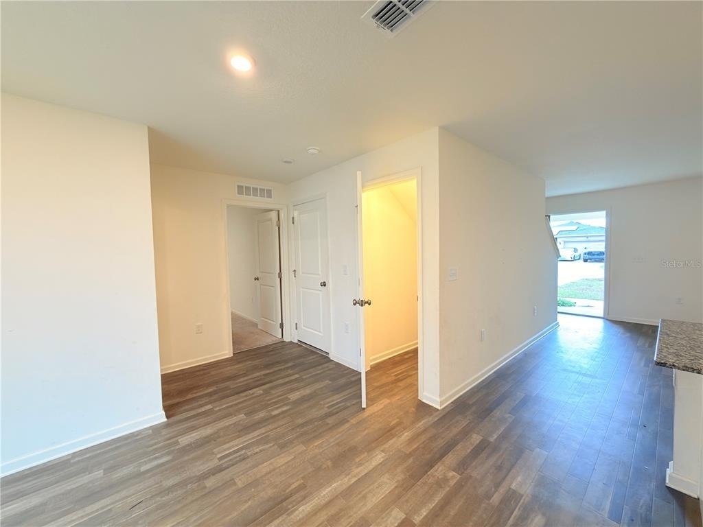 733 James Court - Photo 15
