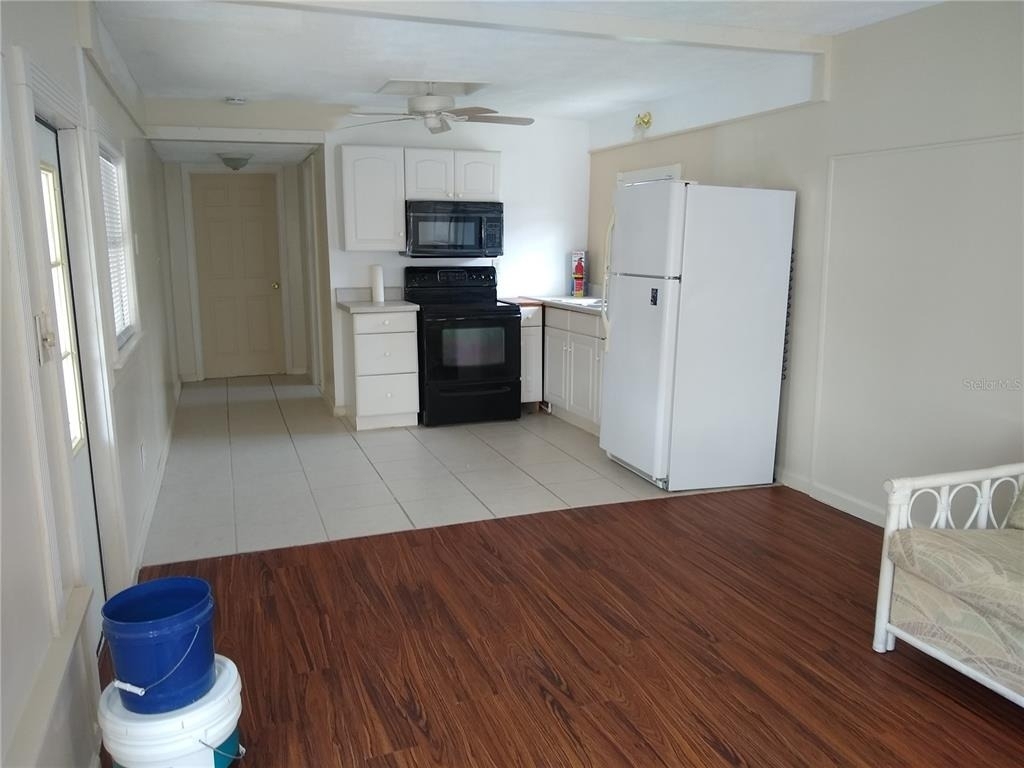 205 52nd Avenue Drive W - Photo 1