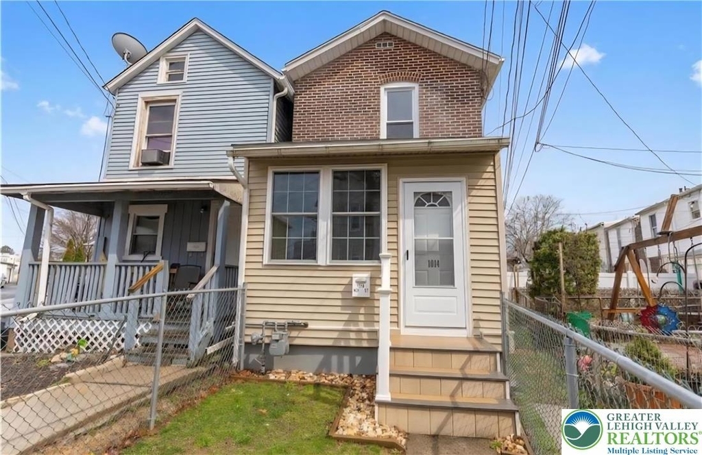 1014 Hoe Street - Photo 0