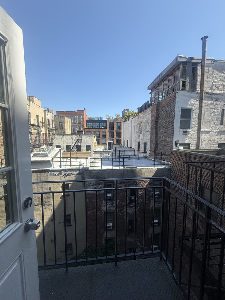 279 East 10th Street - Photo 4