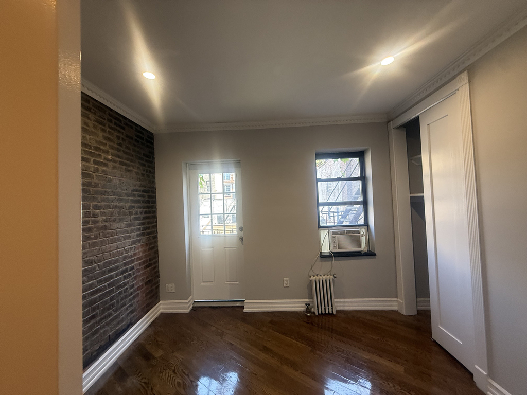279 East 10th Street - Photo 2