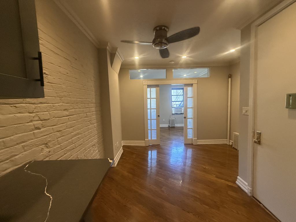 279 East 10th Street - Photo 9