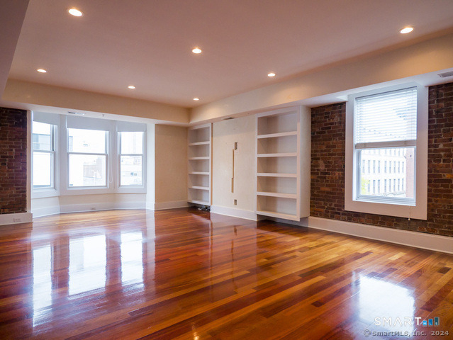 116 Crown Street - Photo 2