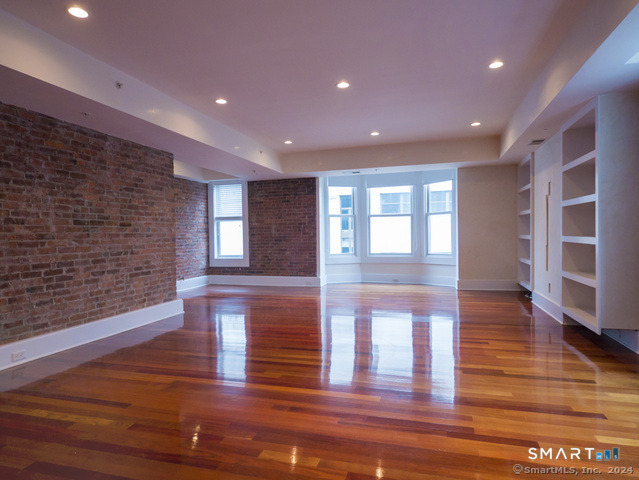 116 Crown Street - Photo 1