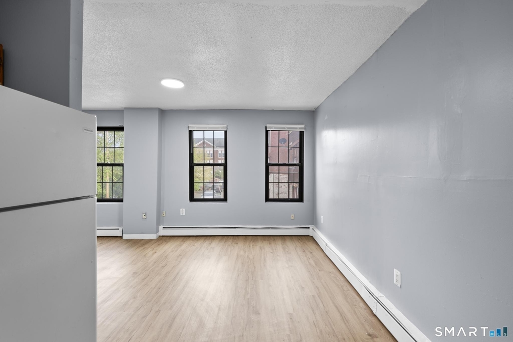 26 Lawrence Street - Photo 4