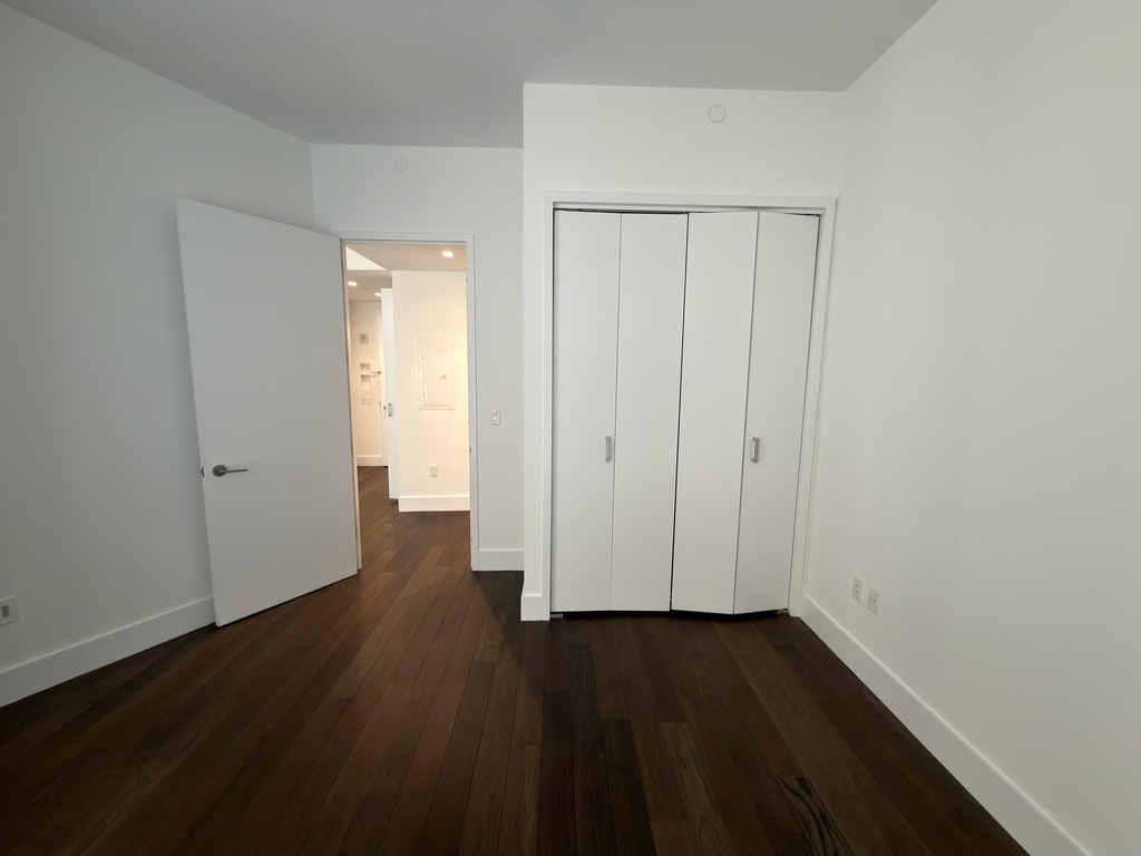 East 44th Street, New York, NY 10017 - Photo 3