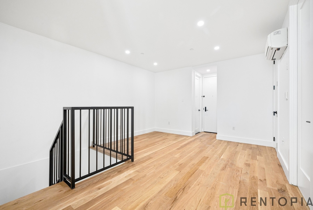 190 Ainslie Street - Photo 8