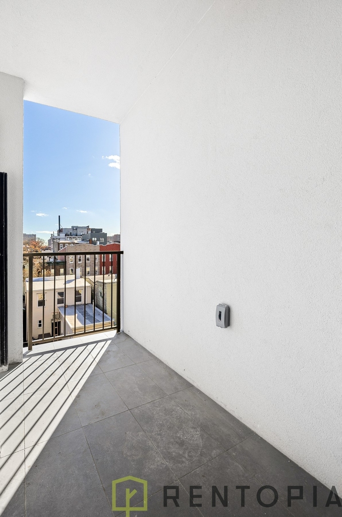 190 Ainslie Street - Photo 5