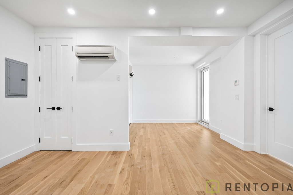 190 Ainslie Street - Photo 3