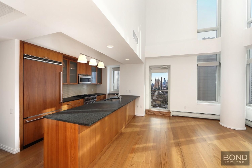 East 59th Street - Photo 1