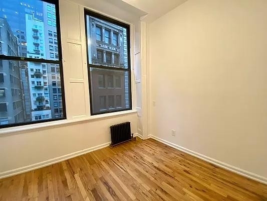 Maiden Lane - Photo 1