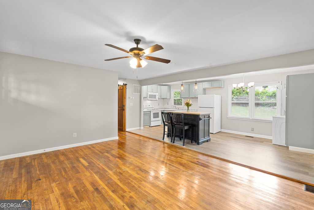 2161 Rochelle Way - Photo 2