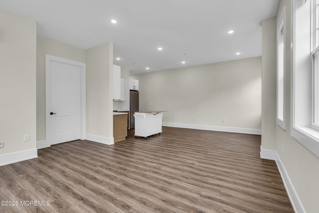 527 Bangs Avenue - Photo 8