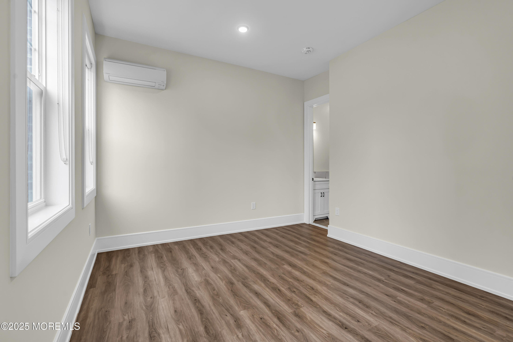 527 Bangs Avenue - Photo 14