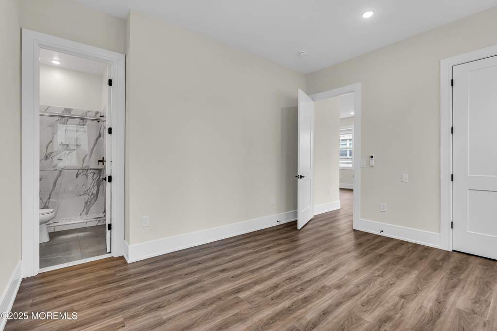 527 Bangs Avenue - Photo 11