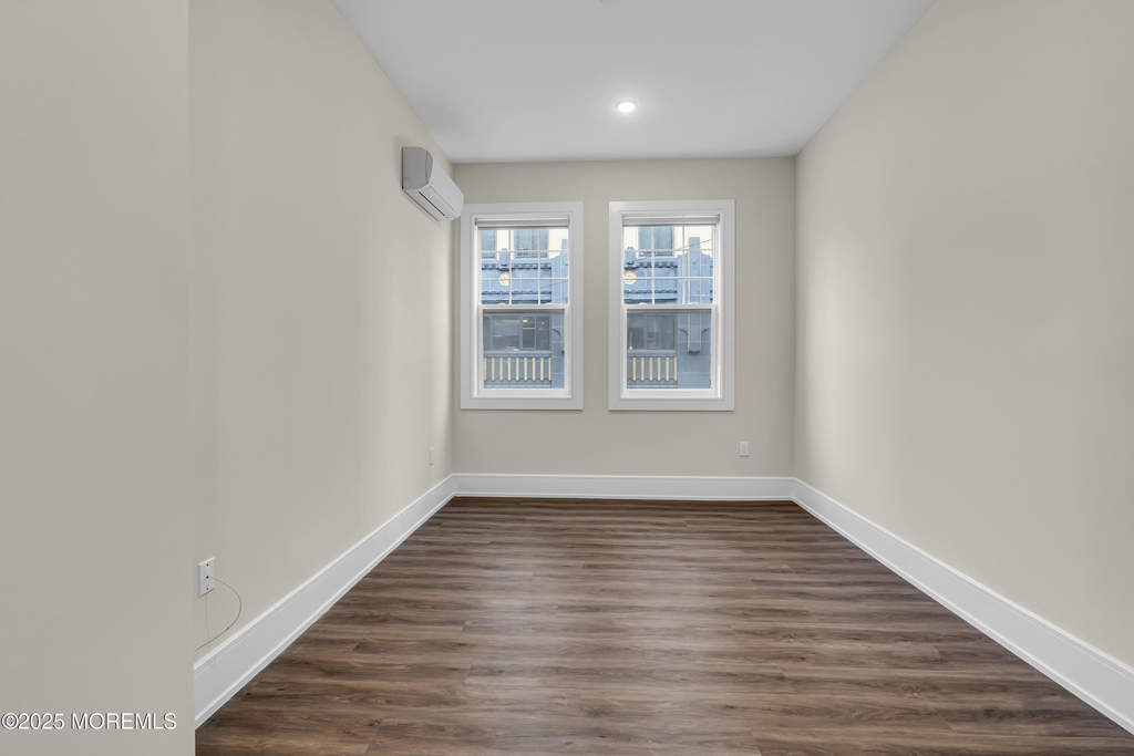 527 Bangs Avenue - Photo 13