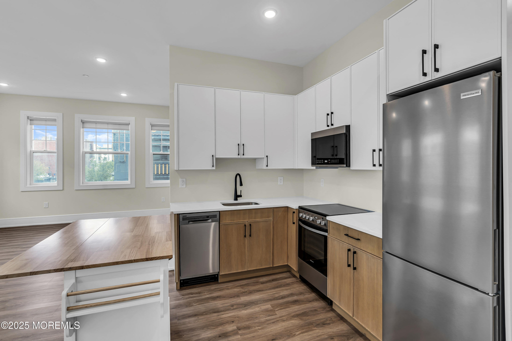 527 Bangs Avenue - Photo 5
