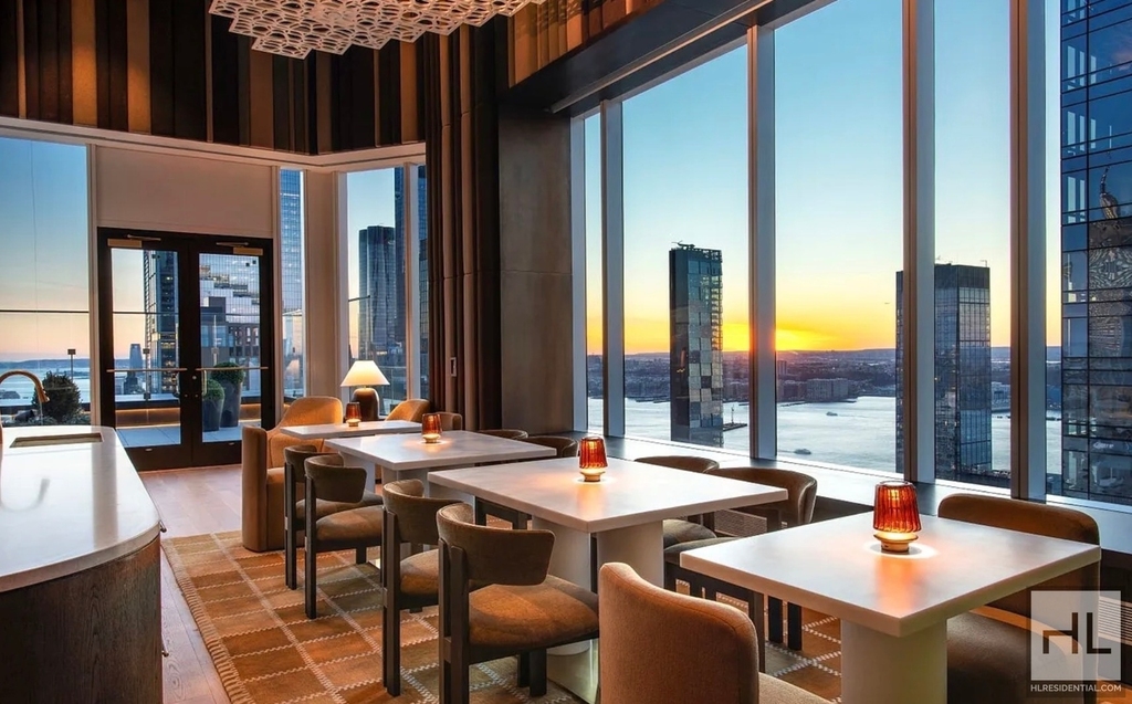 10th Avenue - Photo 9